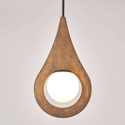 Modern minimalist chandelier/pendant light, farmhouse style chandelier makes your home more cozy. Living room chandelier/pendant light, kitchen island chandelier/pendant light, bedroom chandelier/pendant light, chandelier suitable for installation over dining table.This chandelier is in natural wood color with high-quality metal frames, forming a semicircular hollow cage, combining a modern and traditional feel to your home