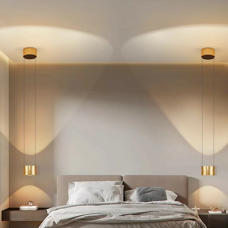 Frey Lens Pendant Light contains two light sources with an illumination area of 6-10 square meters, making it ideal for use as a bedside lamp in your bedroom. The lampshade is made of aluminum and glass. After repeated polishing and polishing processes, the surface of the lamp body presents a luxurious metallic texture.
